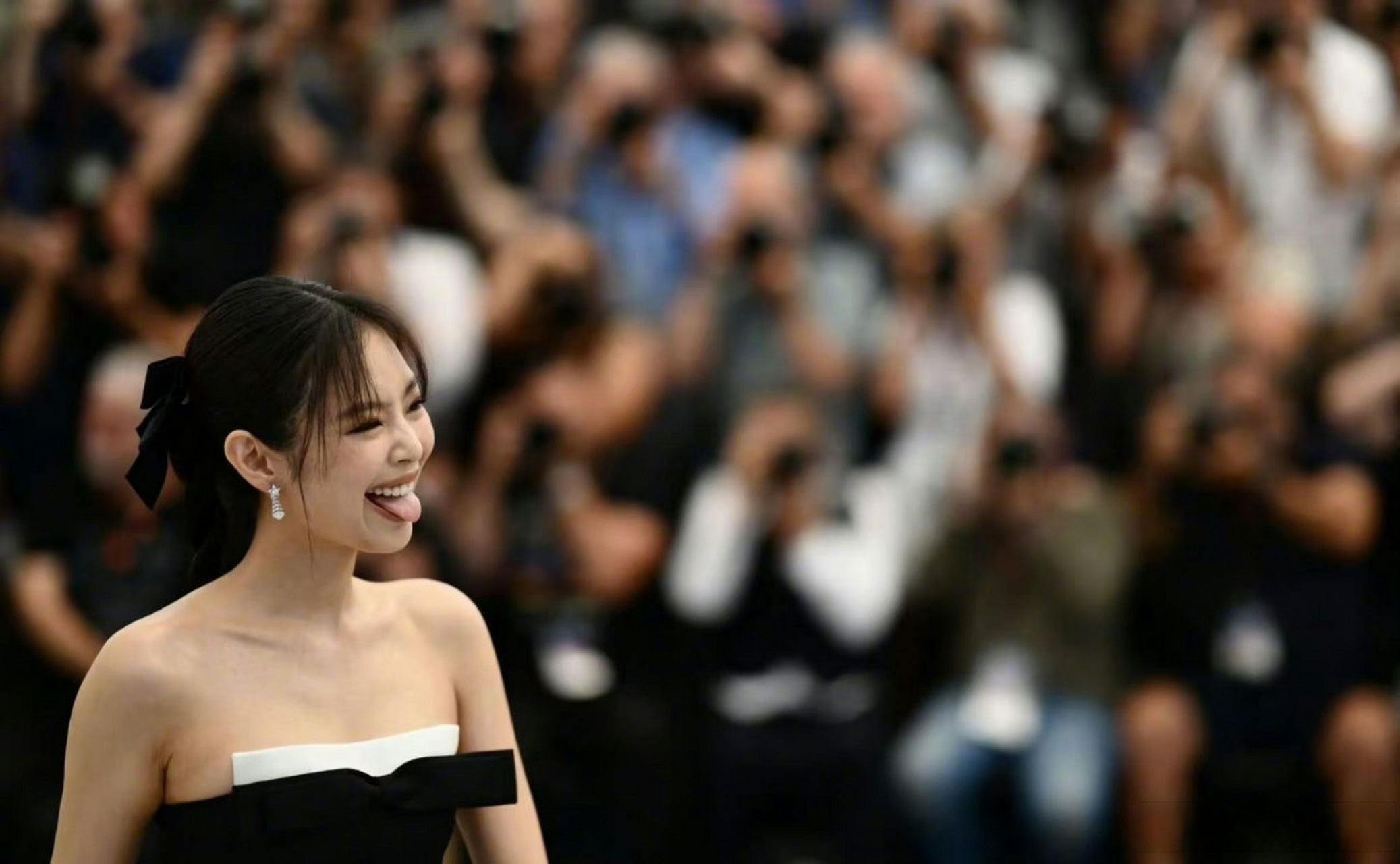 jennie戛纳红毯吐舌头jennie红毯吐舌头这样也太可爱了吧g社镜头下的