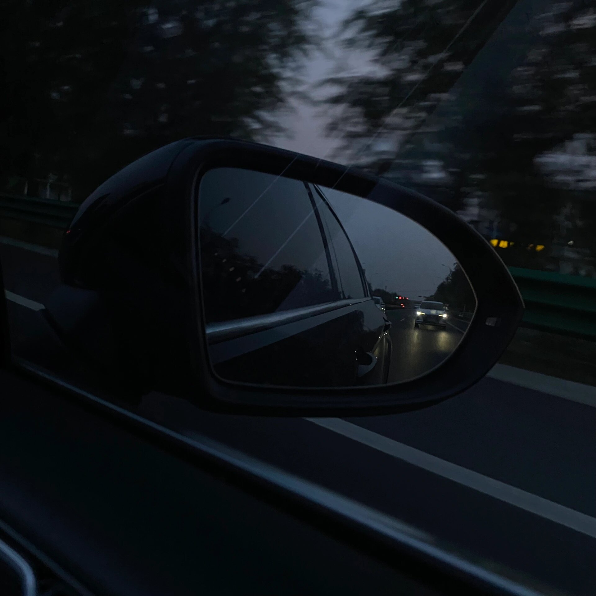 原创车窗夜景素材!