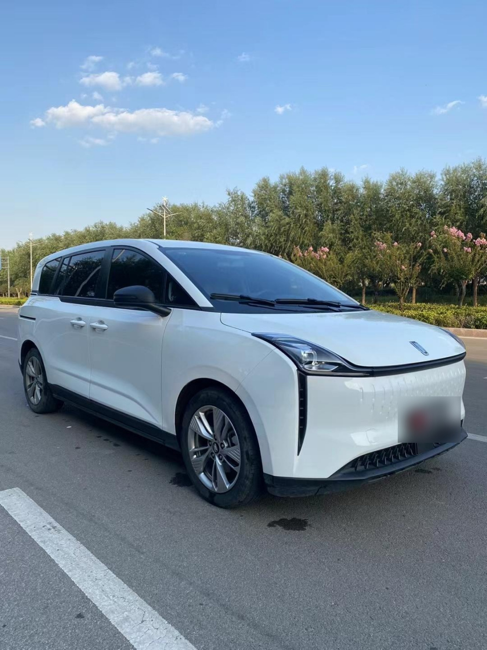 23年一汽奔腾nat e05 纯电车新能源 mpv,续航425公里,电池组质保八年