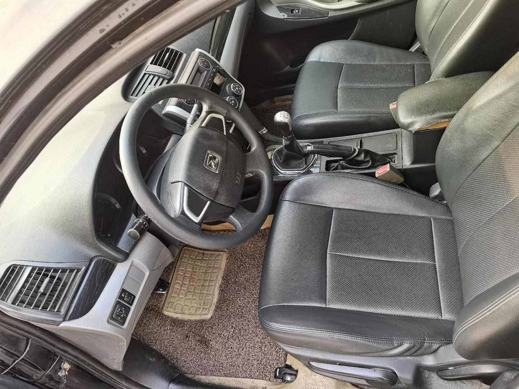 众泰z300,1.5日本三菱发动机.