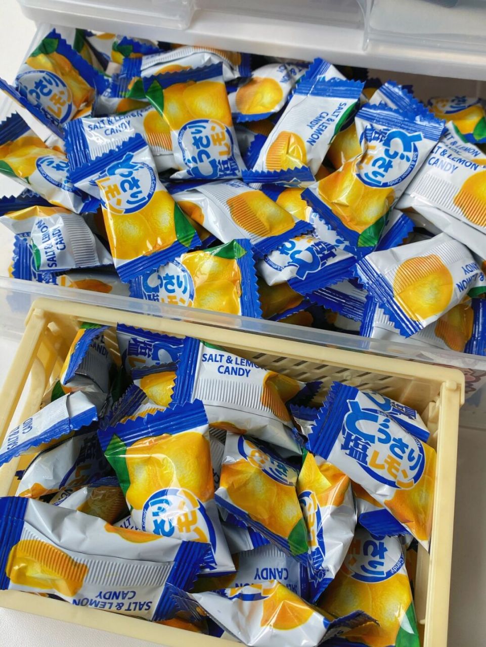 盐味的柠檬糖! 姐妹寄给俺了好几包 真的能吃很久了…一抽屉被霸占!