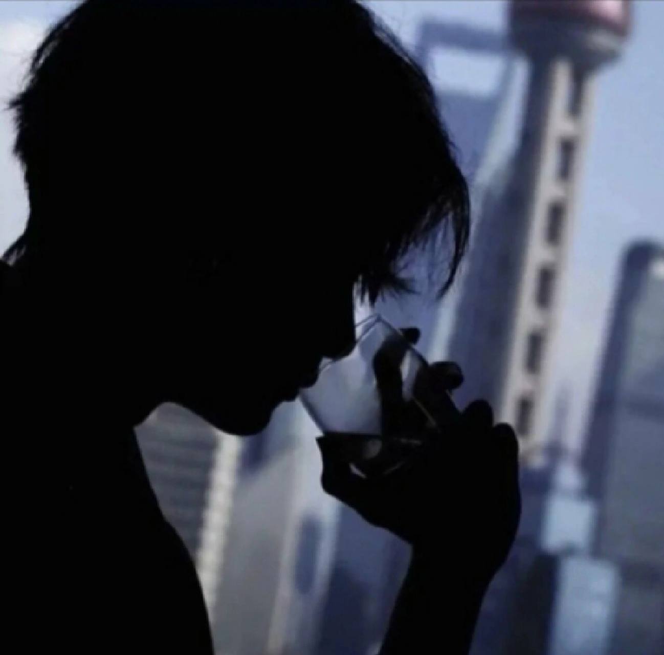 真人背景侧脸高冷男头 分享一波男头,哈哈 拿男头,直接按你喜欢的头像