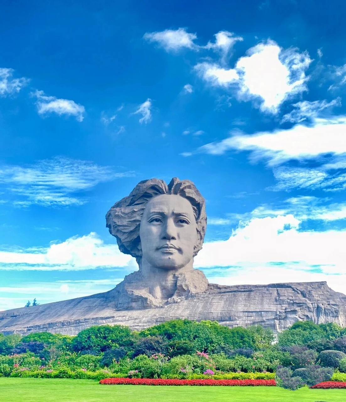 一代伟人屹立,橘洲洲头 橘子洲是湖南省长沙市岳麓区的湘江中心的一个