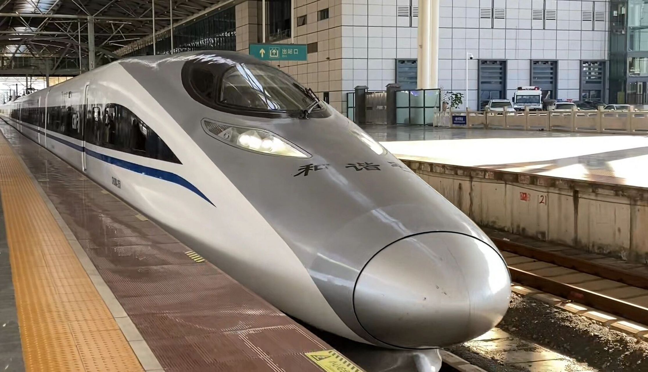 和谐号crh380al系列进站-出站实拍     喜欢380a老鼠系列的可以点赞