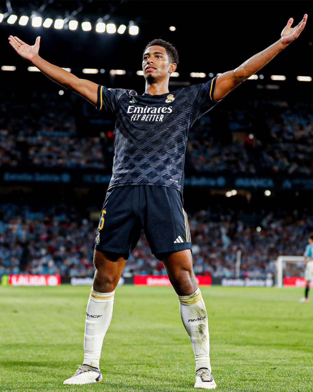 每天聊聊足球#02在本轮西甲联赛中,皇马客场1-0击败塞尔塔,贝林厄