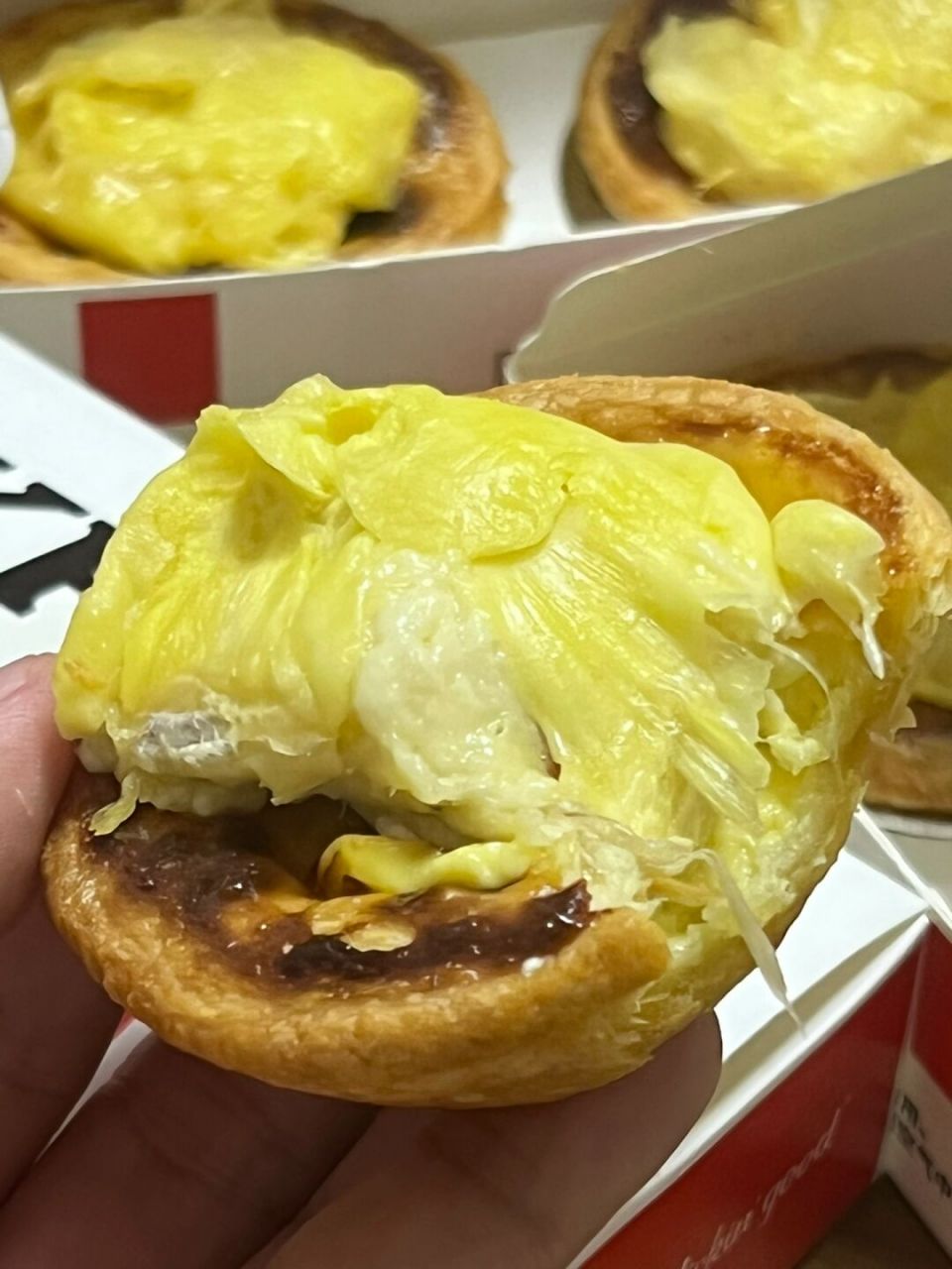 肯德基蛋挞 榴莲味道真的无法形容的好吃!