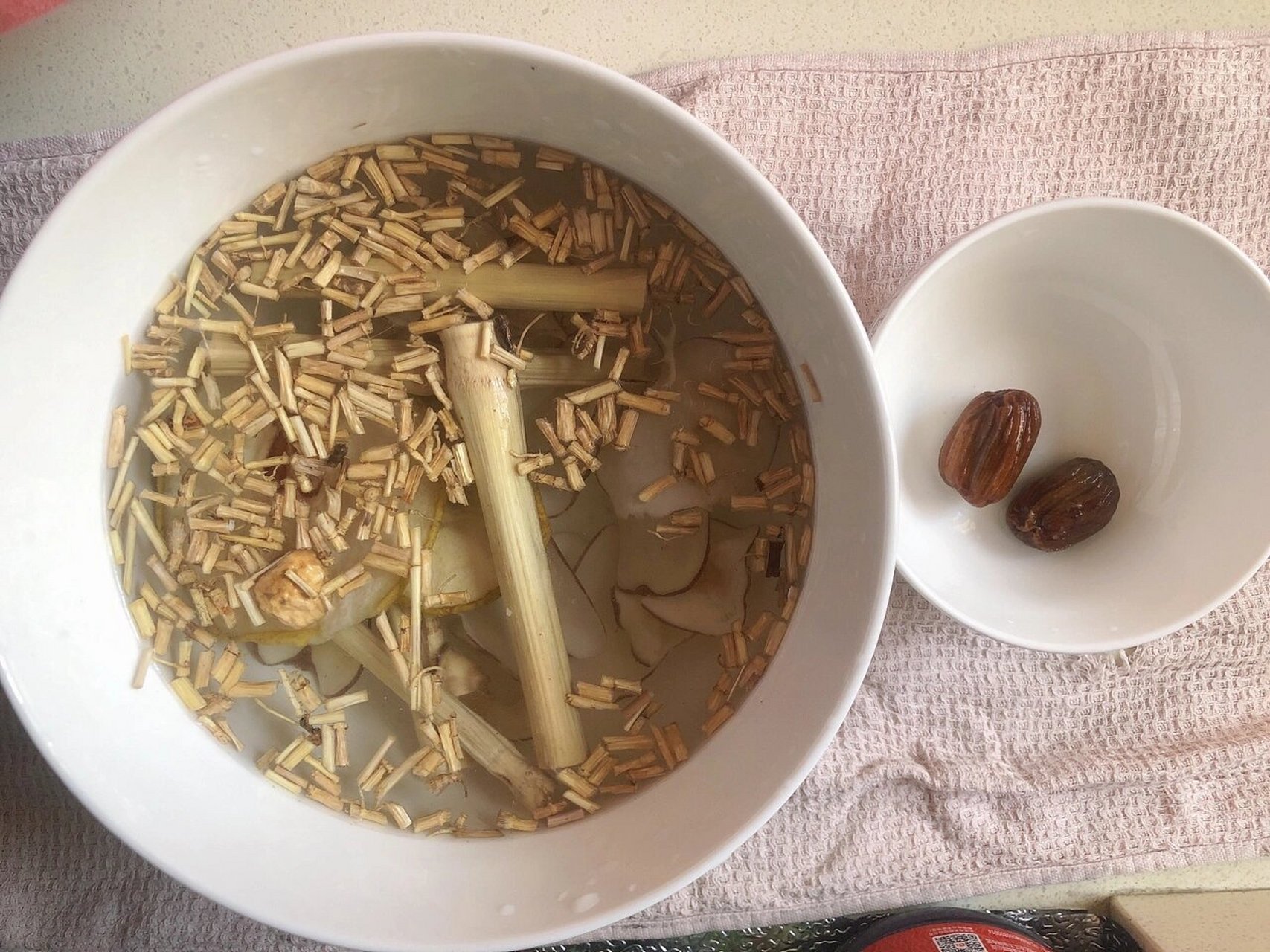 我儿子说:全世界最好喝的水 竹蔗海底椰茅根清润汤  8元/包 3-4人量