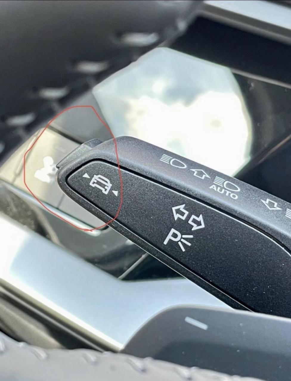 这是车道保持辅助功能开关,按压后仪表右下方会有标识显示的.