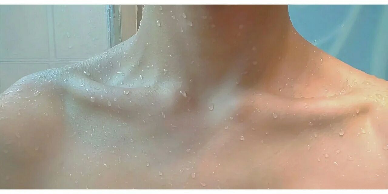 女生锁骨照来了