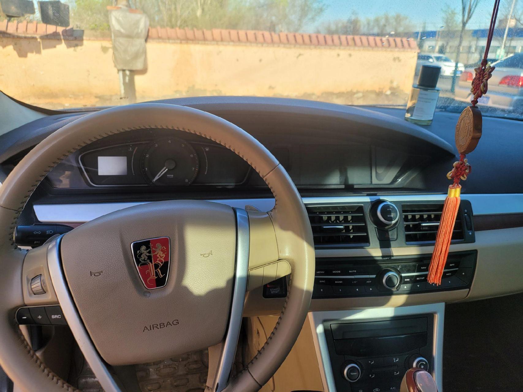 8l自动挡 费用到8月 换挡拨片,多功能方向盘,天窗, 只要几千块