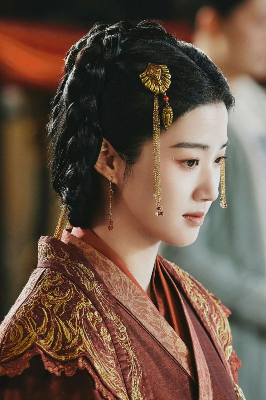 壁纸分享第二期       欣欣子太可爱了,让我看看是谁还没看虞书欣新剧