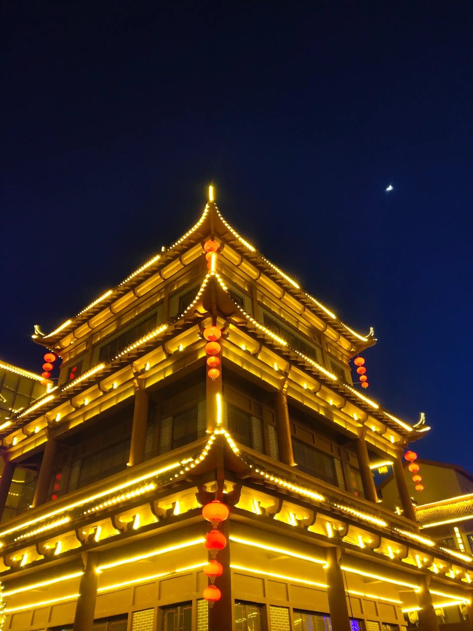 日常〗盘锦"百年福街"的夜景,挺美哒 手机镜头下的夜景 没有任何