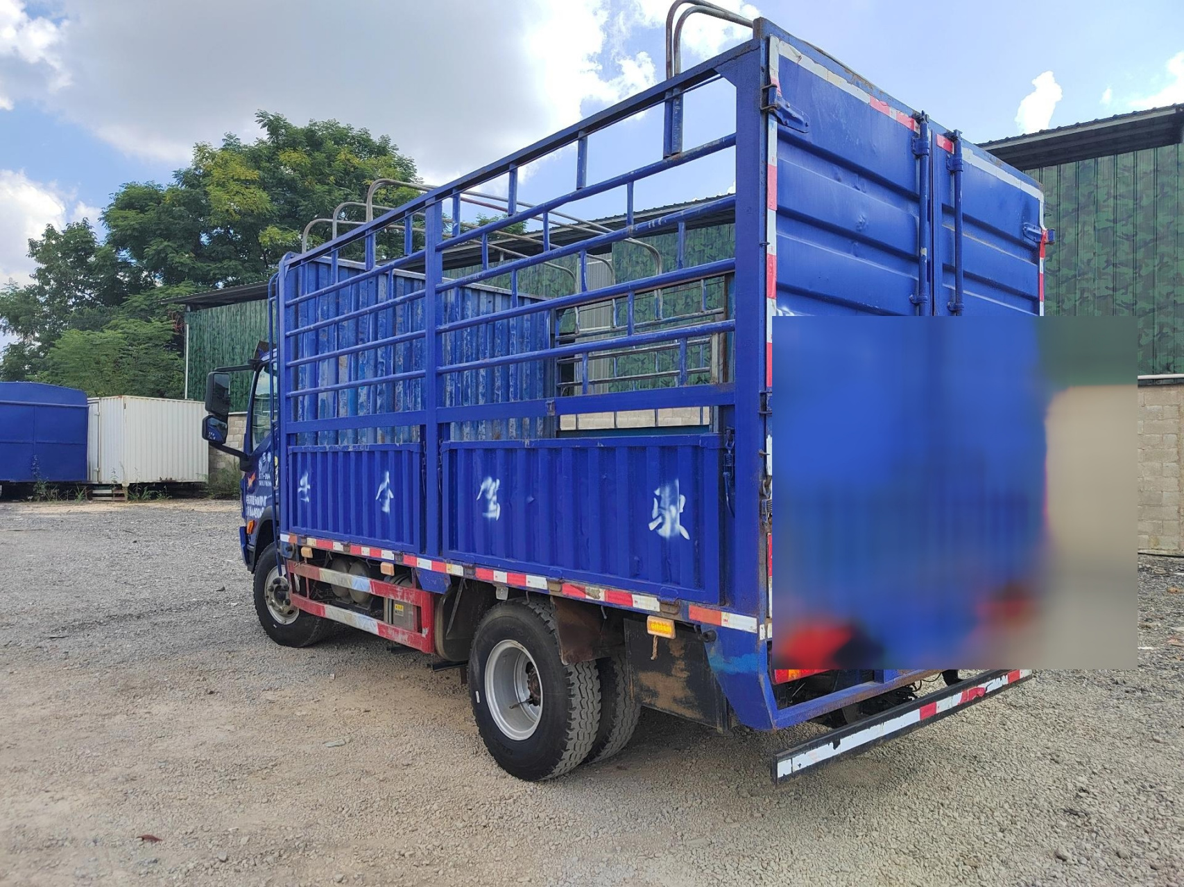 大运祥龙4米2高栏车德威170马力,法士特8档,825轮胎,8吨后桥,2.