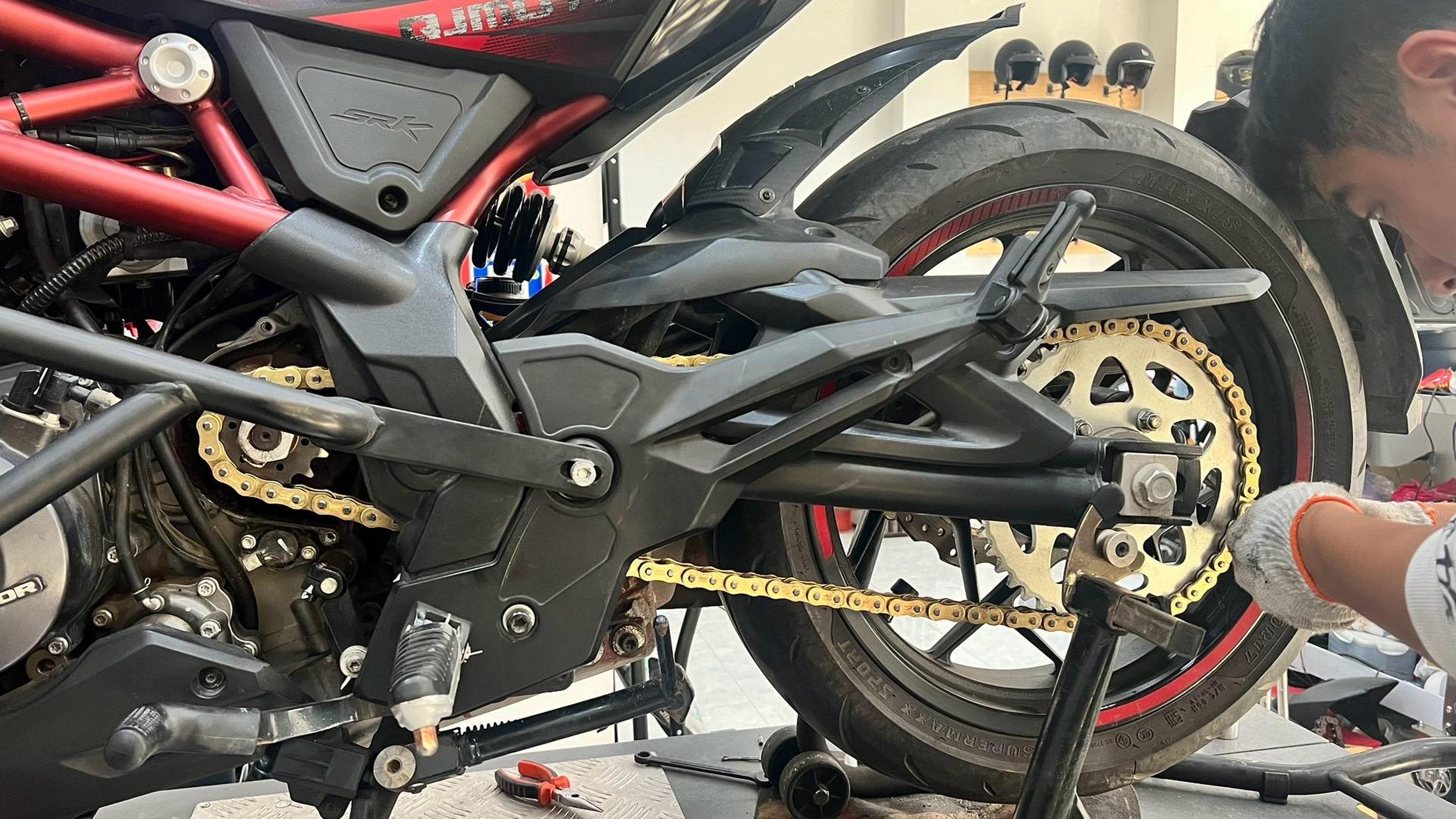 钱江追350更换征和链条牙盘三件套9899#机车养护 #专业维修保养