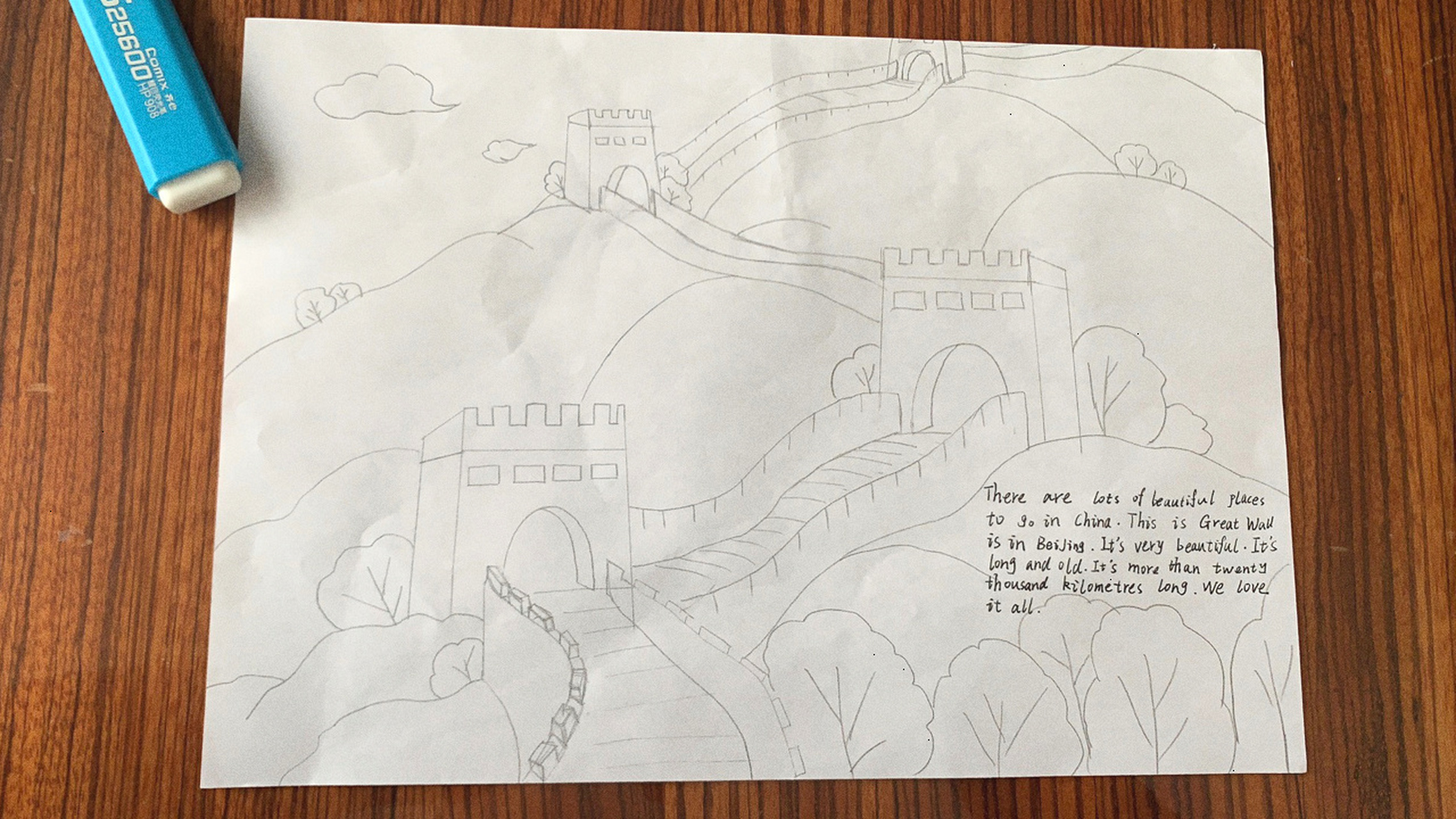 小学生介绍中国长城的英语小报～ 简单的文字,简单的配图!我爱长城