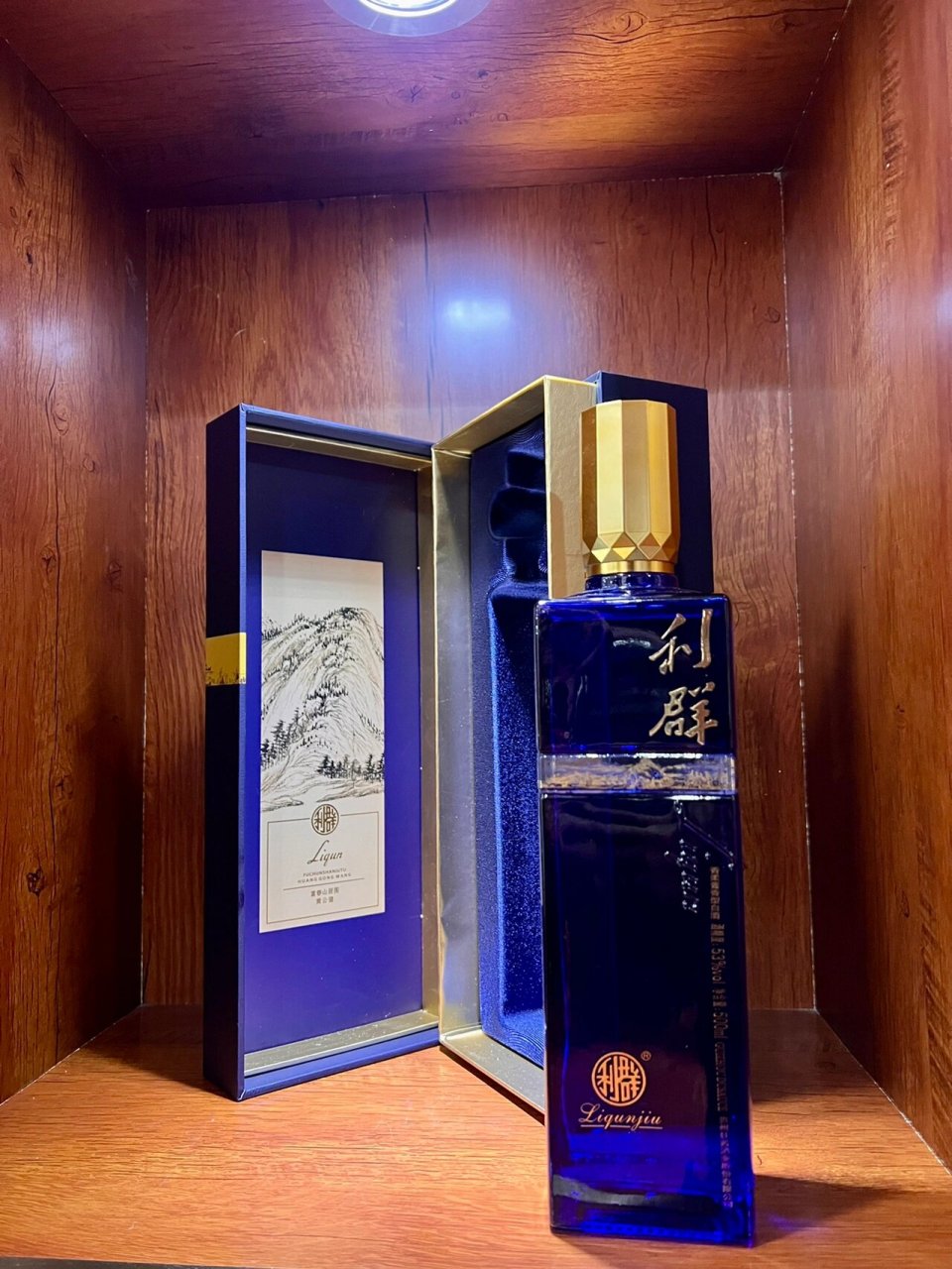 利群富春山居 富春山居图,以浙江富春江为背景,画面用墨淡雅,山和水的