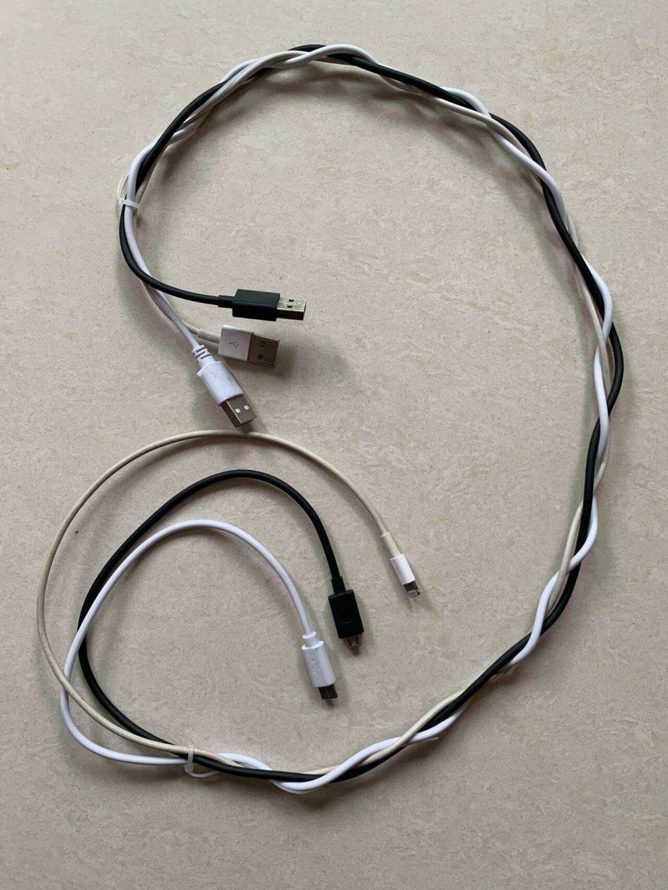 自制三合一数据线 三合一数据线刚好用完,各种线又一大堆,于是就把