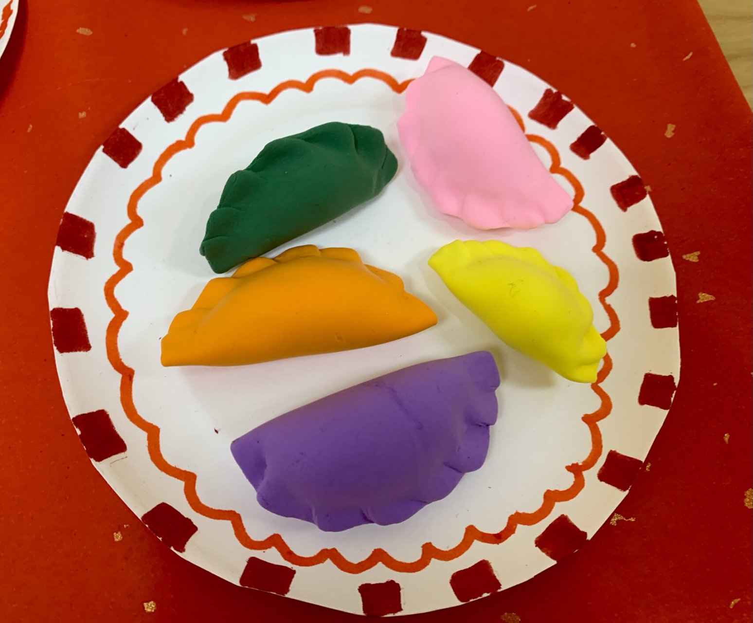 幼儿园环创——超轻粘土年夜饭 用粘土捏出一顿美味的年夜饭吧~ 由于