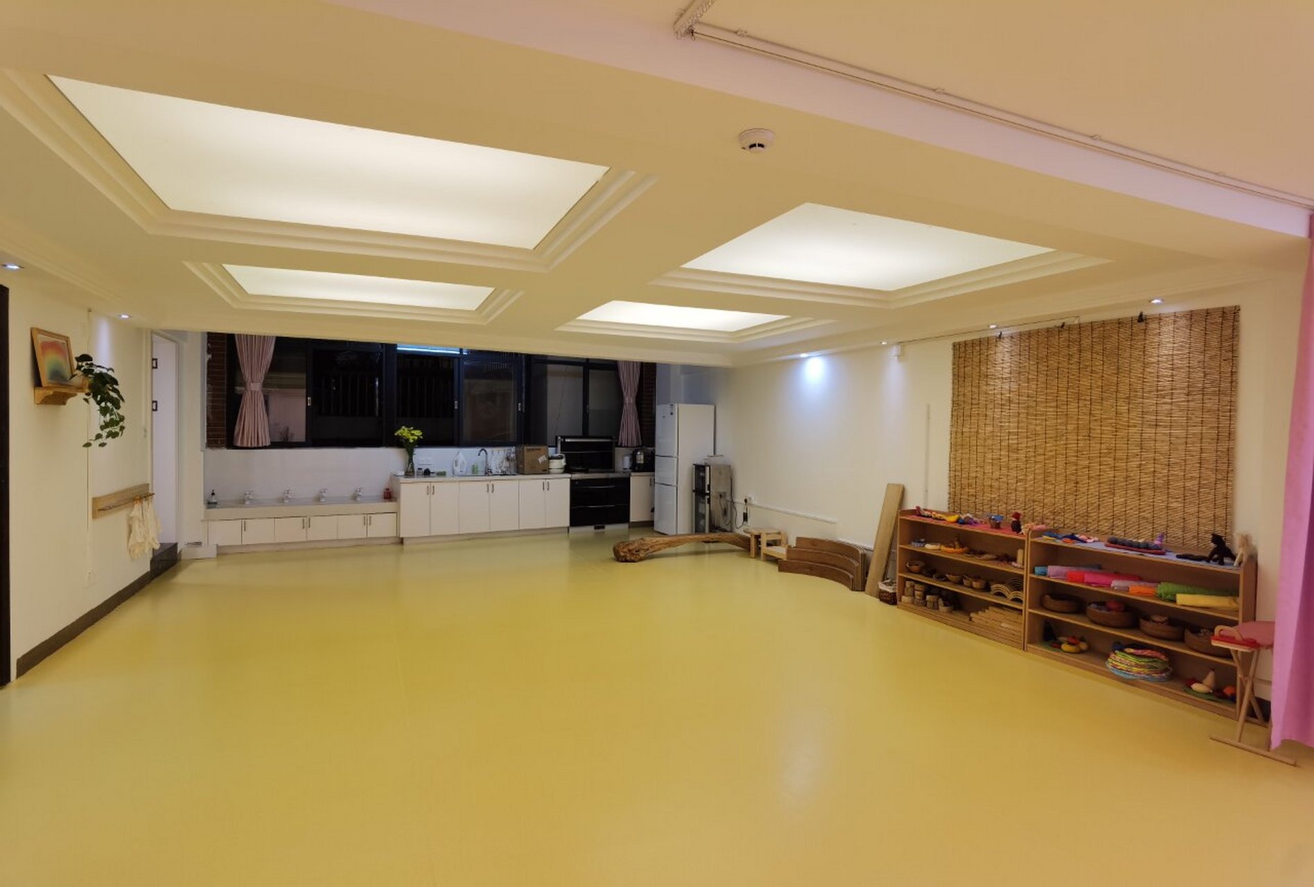 对华德福稍微有点了解的家长应该知道,大部分的华德福幼儿园都是吭谮