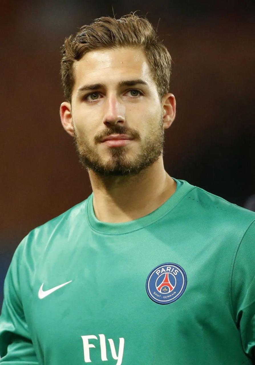 德国足球运动员凯文·特拉普 kevin trapp,32岁.