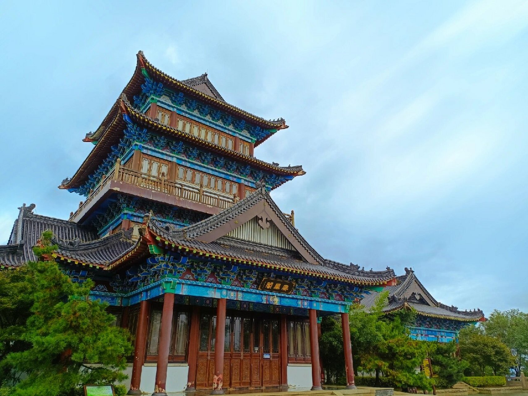 烟台暑假好去处|凤凰山公园凤凰阁 古人云:山有龙脉则名,地生凤势则兴