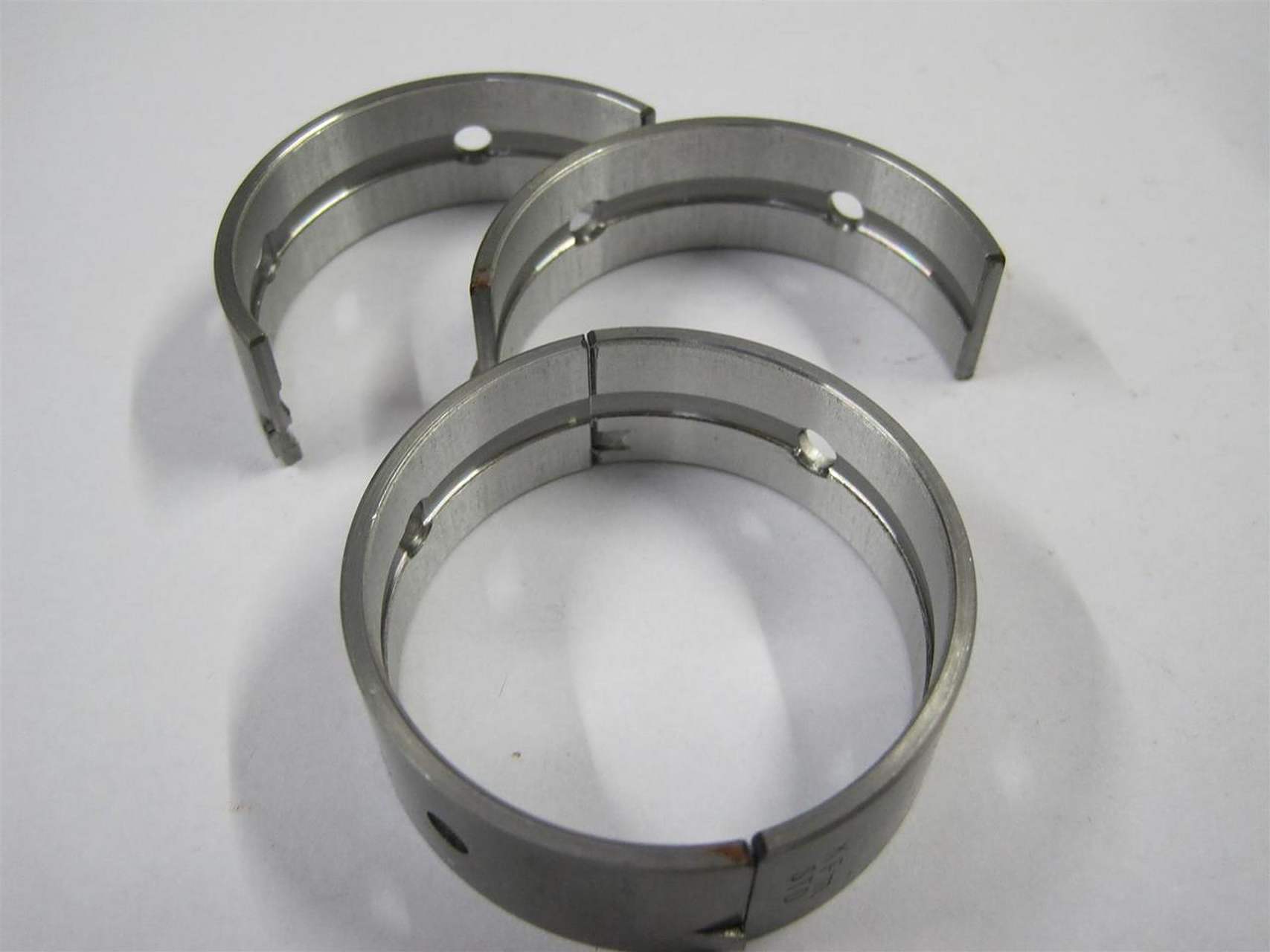 一般以下几个部位使用滑动轴承:曲轴主轴承,连杆轴承,凸轮轴轴承