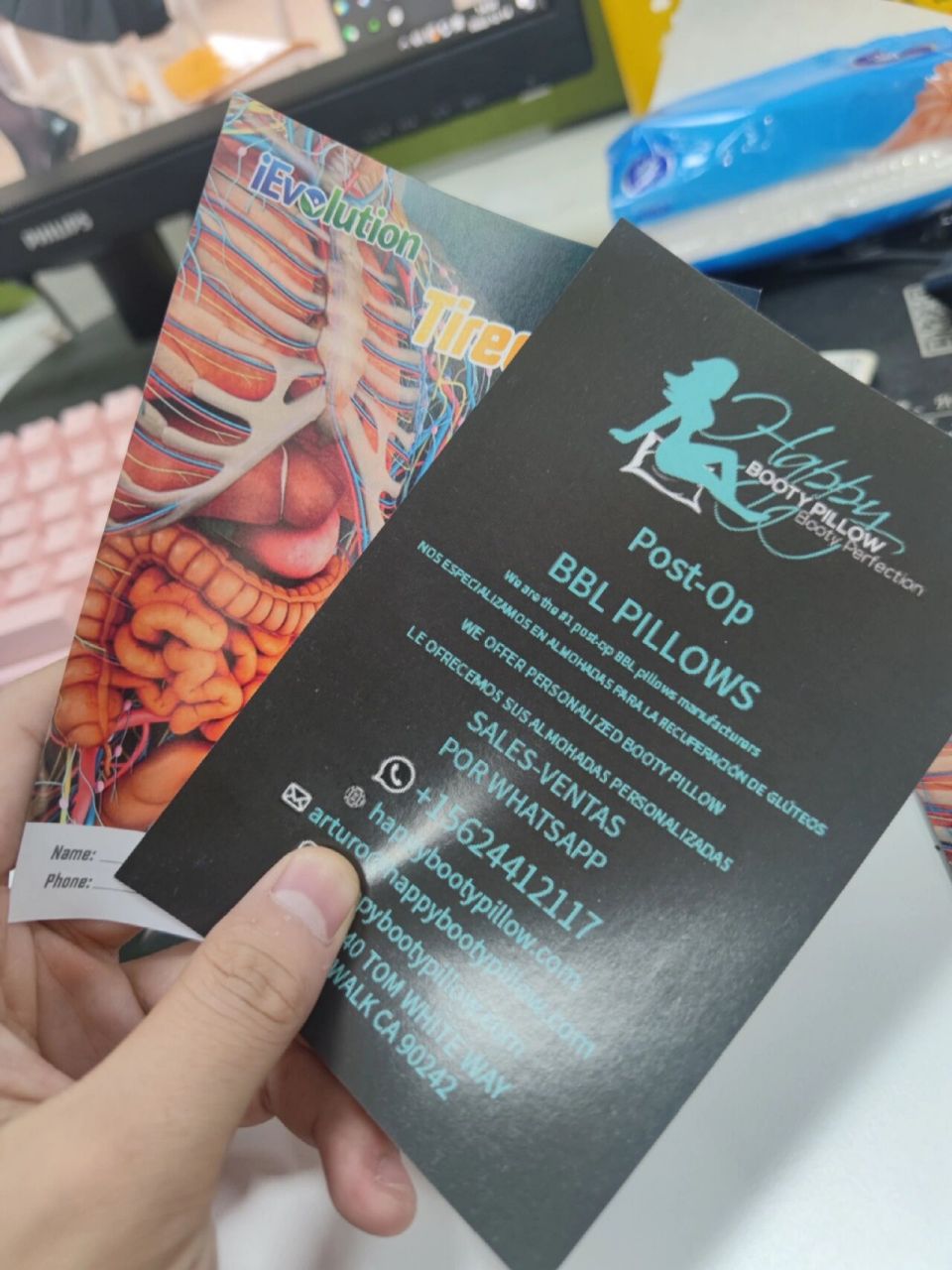 便宜没好货,都是157g铜版纸,两个厚度差距明显不一样,157g铜版纸厚度