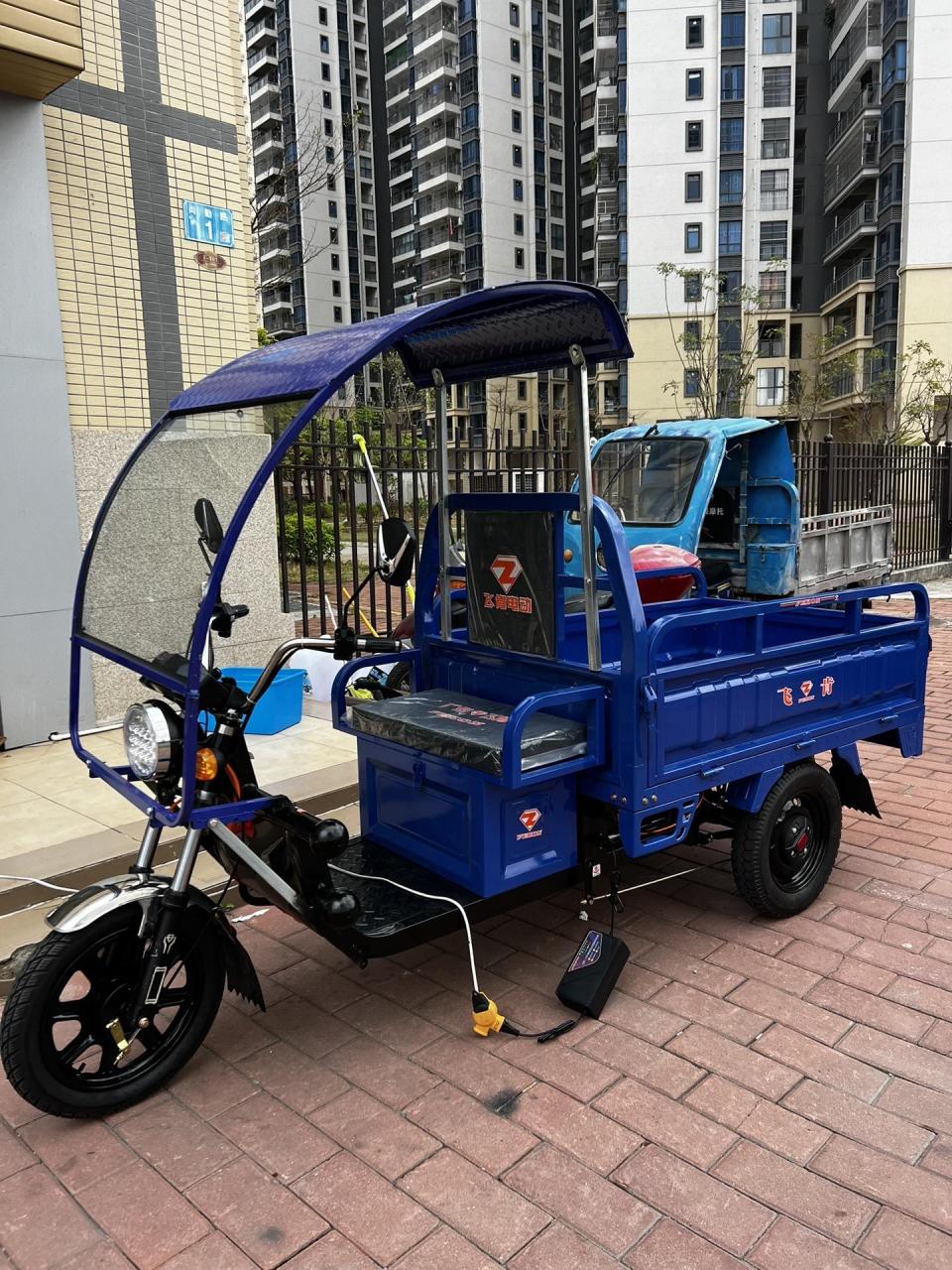 全新飞肯三轮车要多大电池,咱就装多大电池