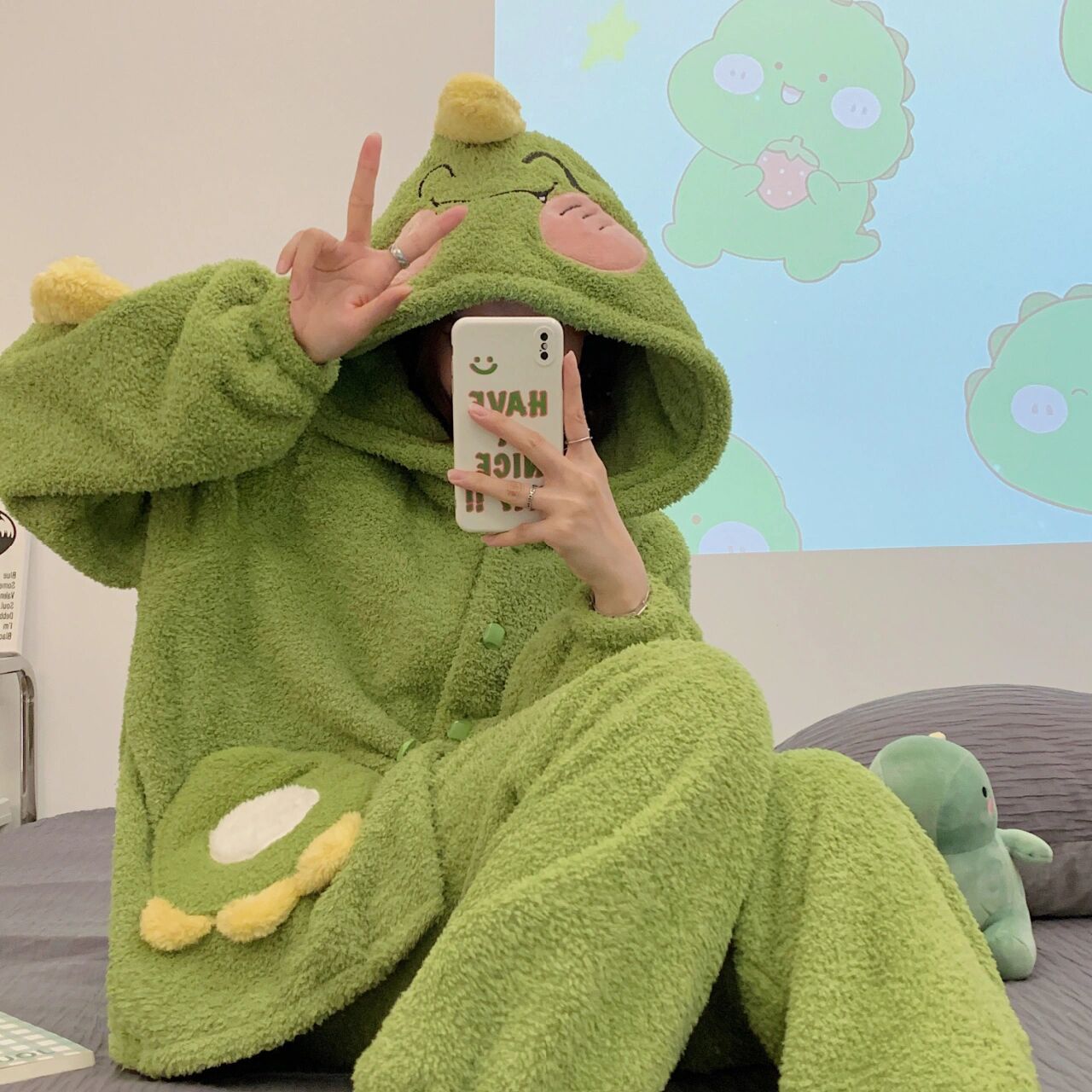 恐龙睡衣也太可爱了吧!绿绿的真好看 连帽的恐龙头!
