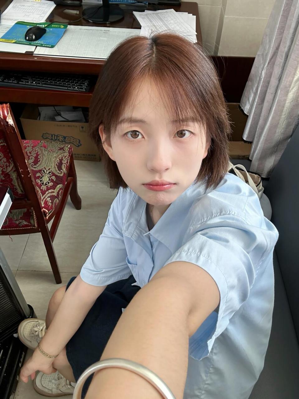 素素的也好看 #短发女生# #我的自拍分享# #ootd# #对镜自拍