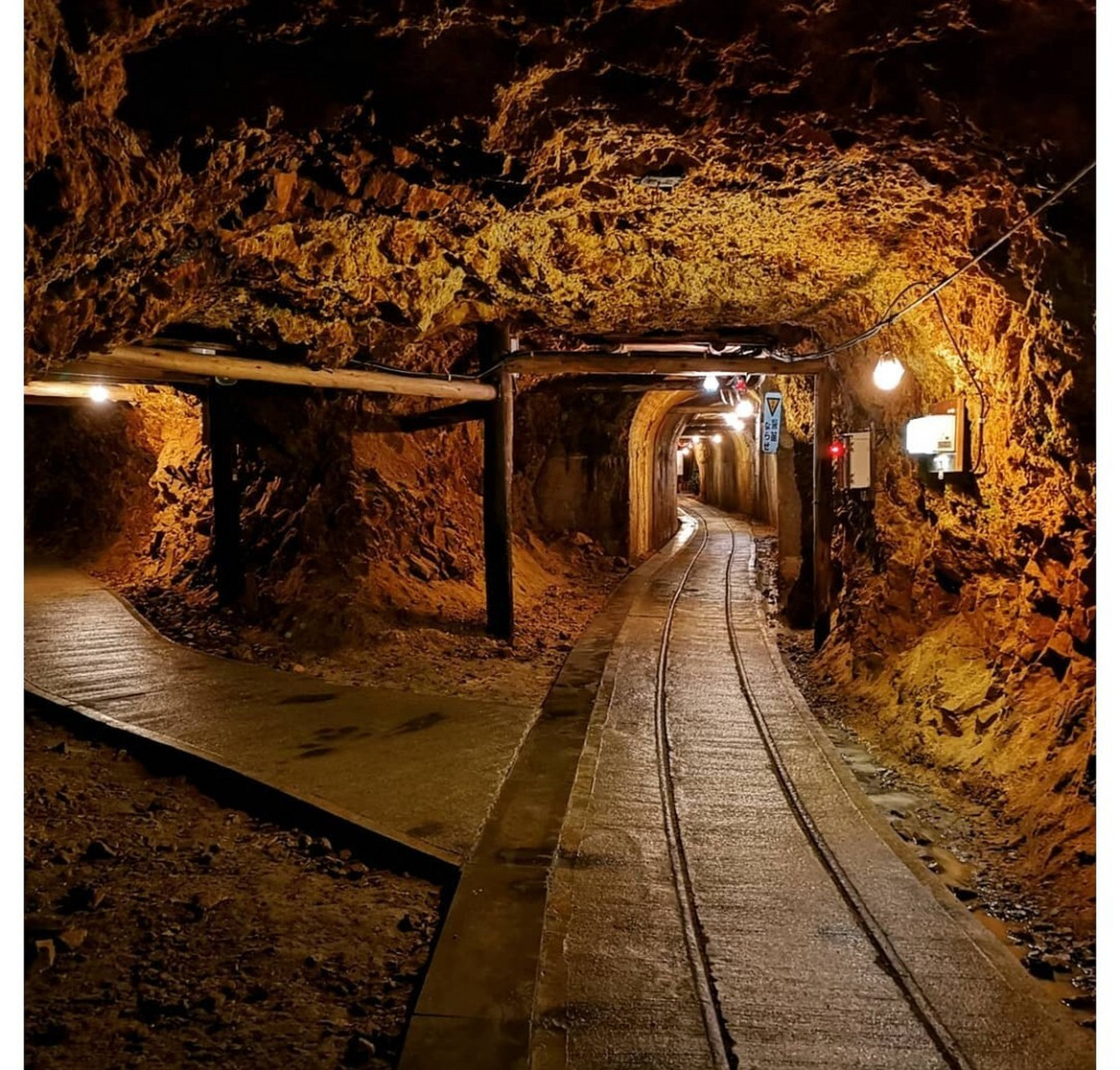 新泻传奇史迹重现◎佐渡金山 佐渡金山是日本最大的金银山,江户时代