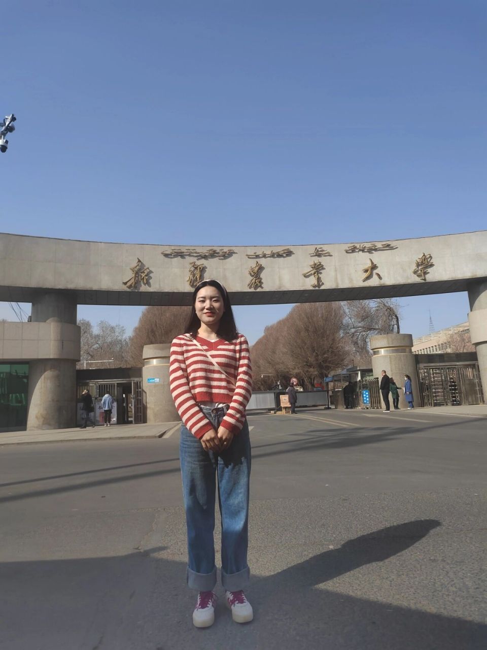 到新疆农业大学了 就在校门口晃悠了一会,就走了,明天再进去吧