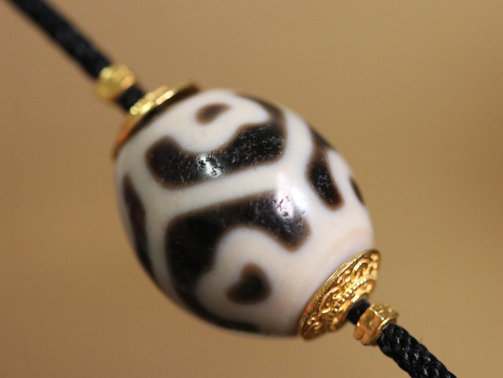 珍藏级别六瓣莲花宝瓶天珠 极致黑白上肯台湾珠