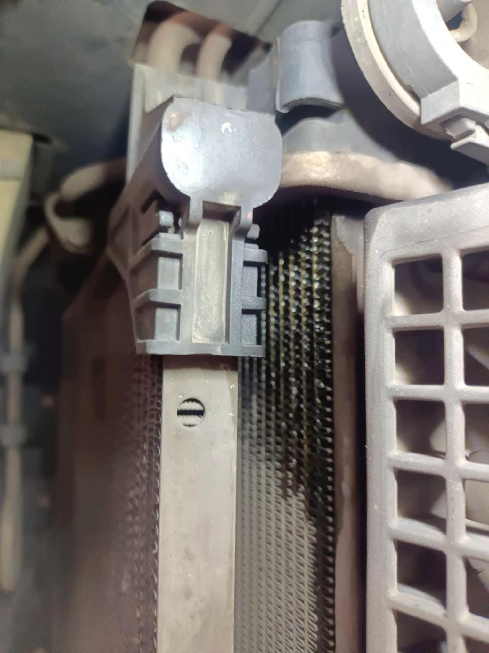 日产天籁,天气回暖,水箱漏水高温,更换水箱