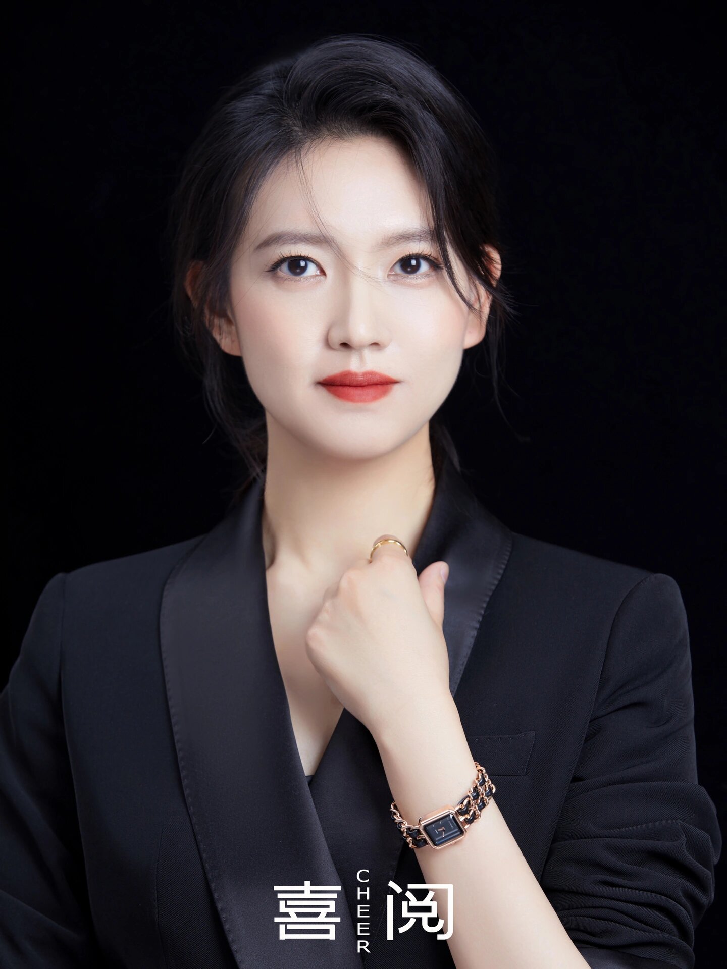 强推!适合30 职场女高管拍的气质形象照