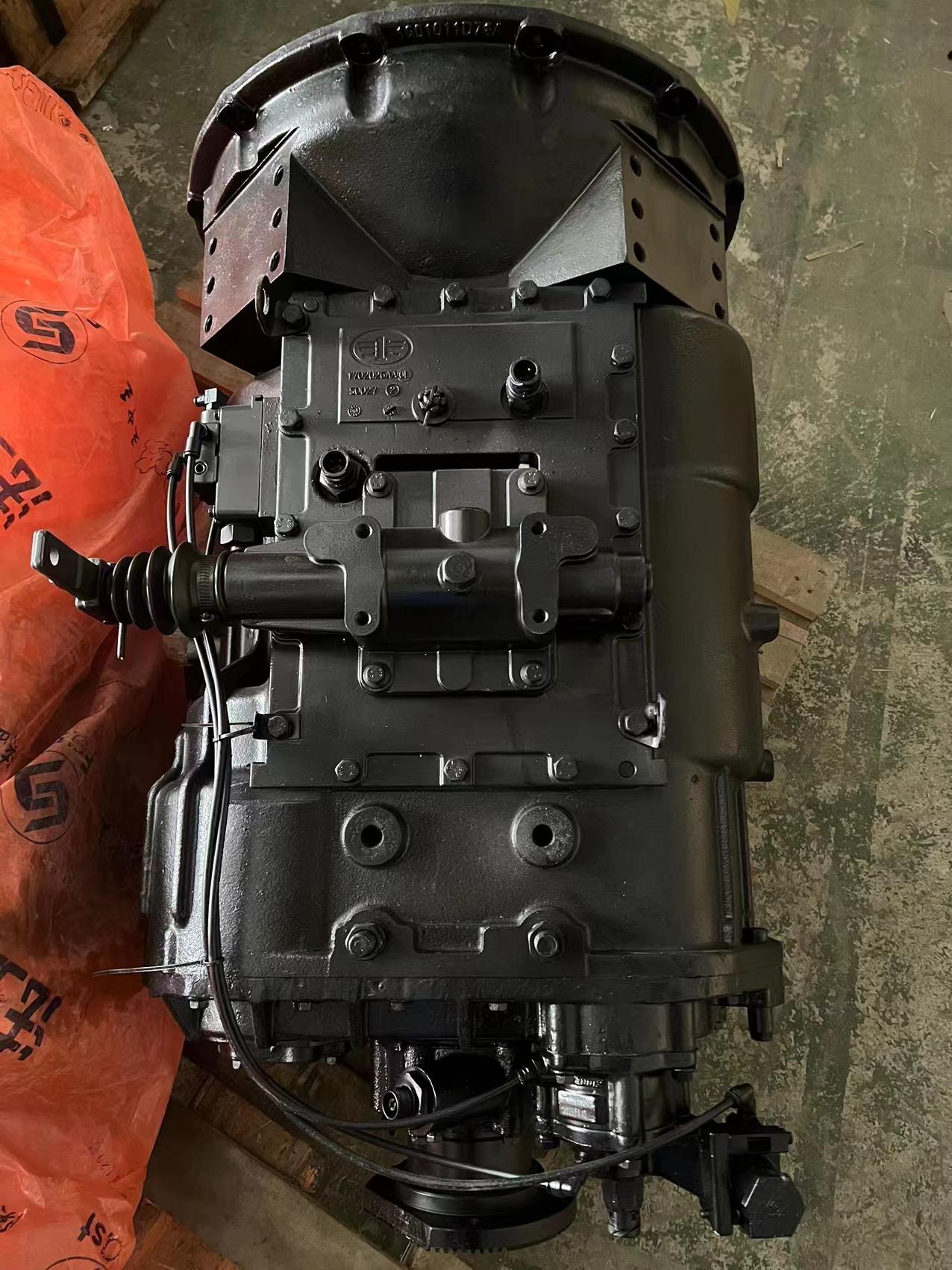 创虎拆车缸盖总成,创虎拆车曲轴总成,伊顿12档变速箱,四川现代创虎