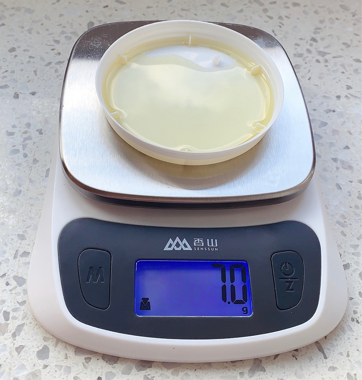 一勺食用油重量77热量测评 8715100g热量为883千卡(鲁花花生油)