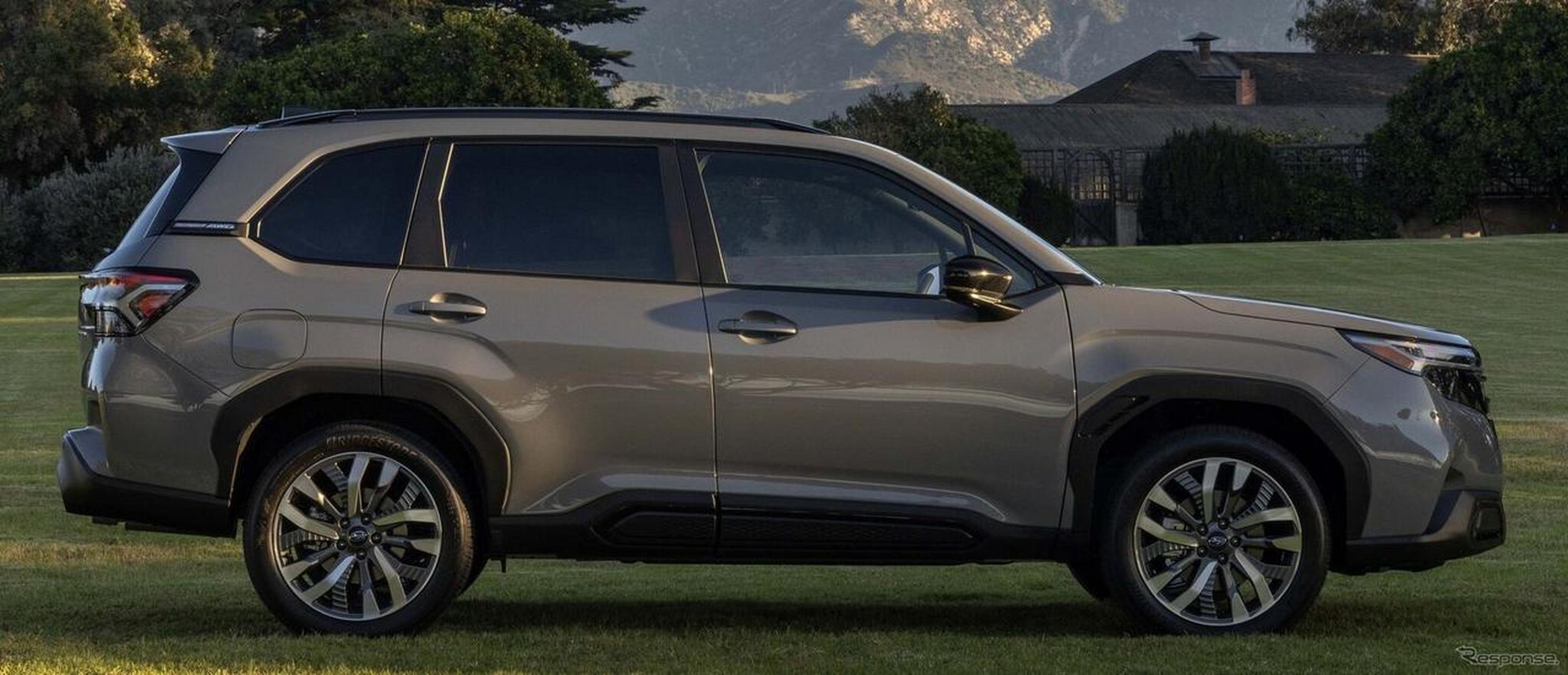 斯巴鲁第六代森林人 外观有点像上一代福特探险者,内饰嘛,还是那么的