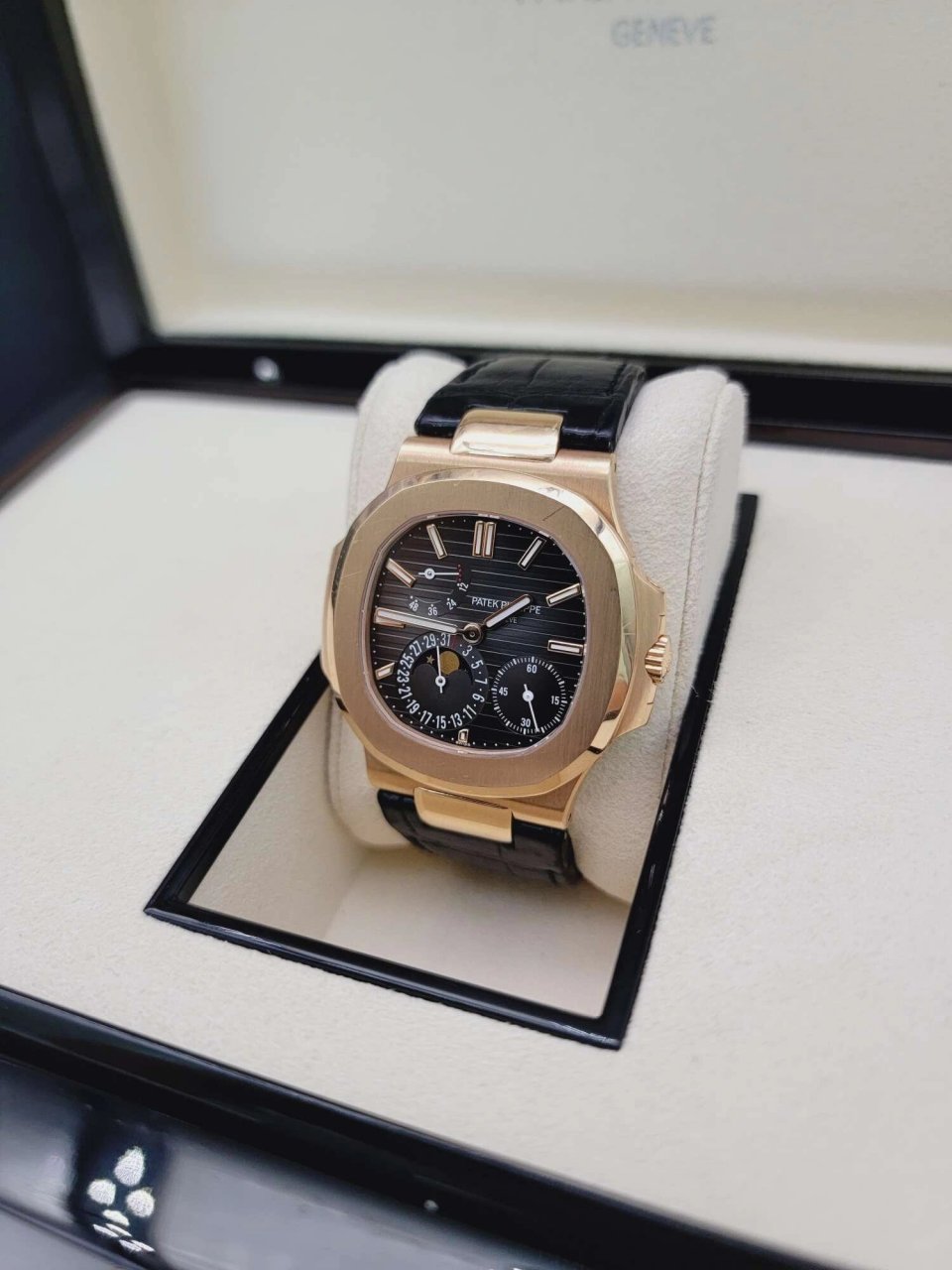 百达翡丽鹦鹉螺 5712r-001  玫瑰金 百达翡丽鹦鹉螺 5712r-001 自动