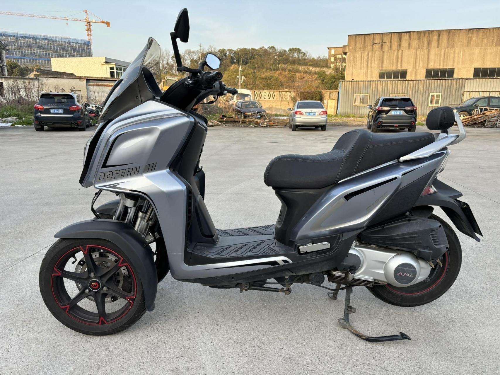 7斗风300倒三轮高配 一手真表8130 高配带平衡的,当时落地37000 全车