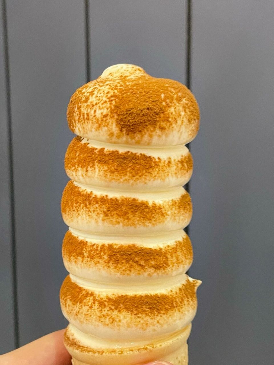 7815 在朋友圈老是看到朋友92在晒这款巨型冰淇淋92 看起来就