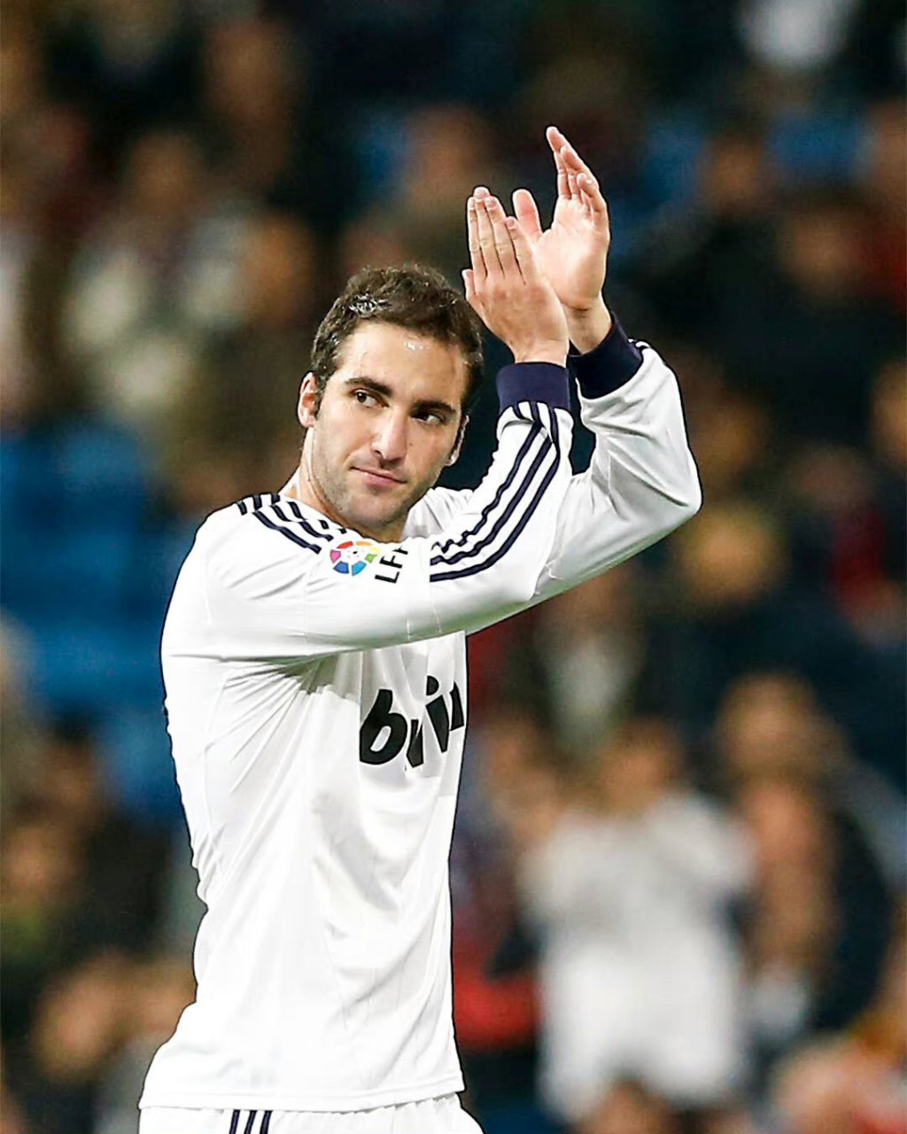 伊瓜因生涯荣誉一览:6座联赛冠军,36球获意甲金靴