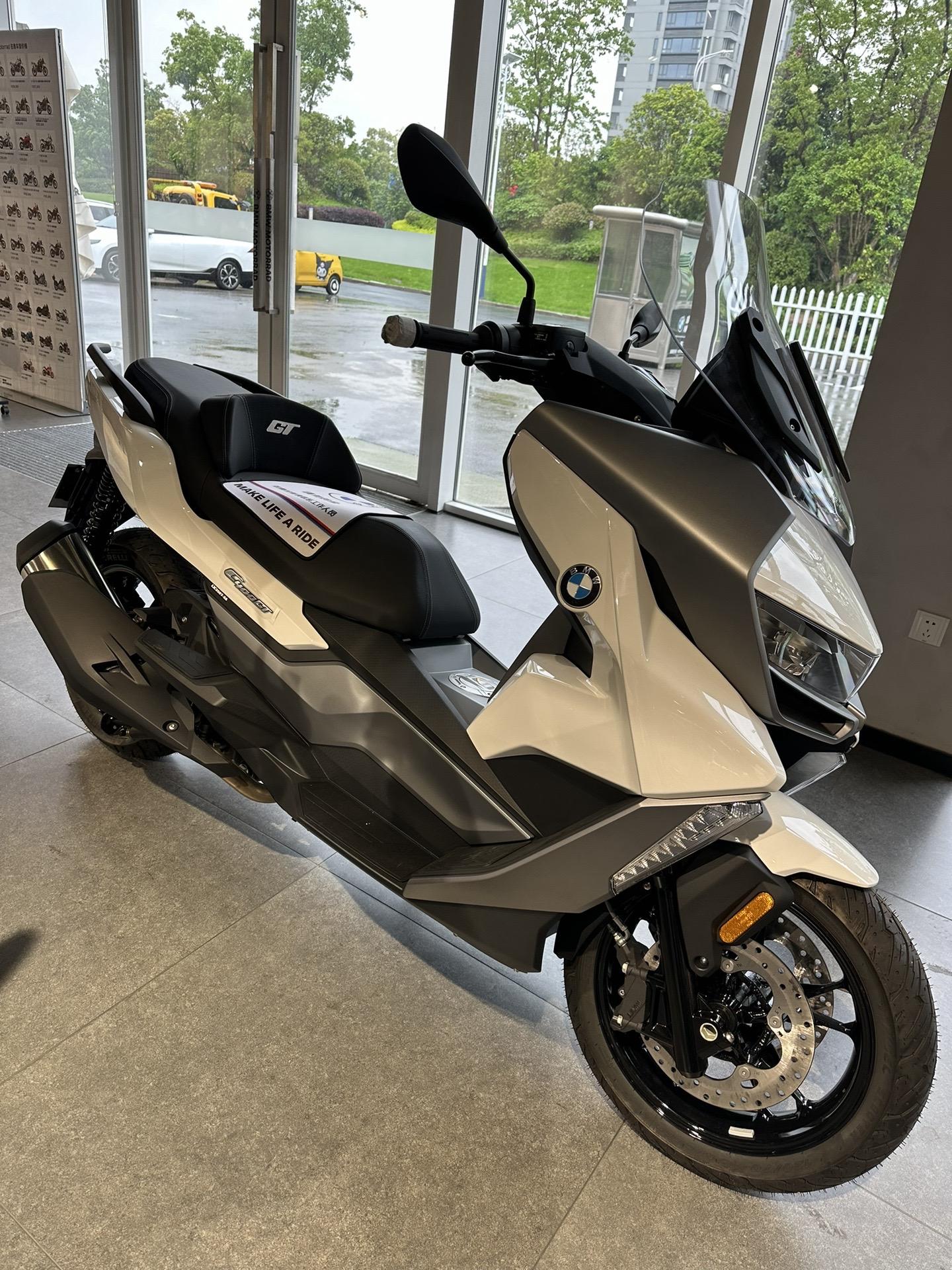 全新宝马踏板c400gt 雪山白 现车一台 排量350cc,34匹马力,峰值扭矩35