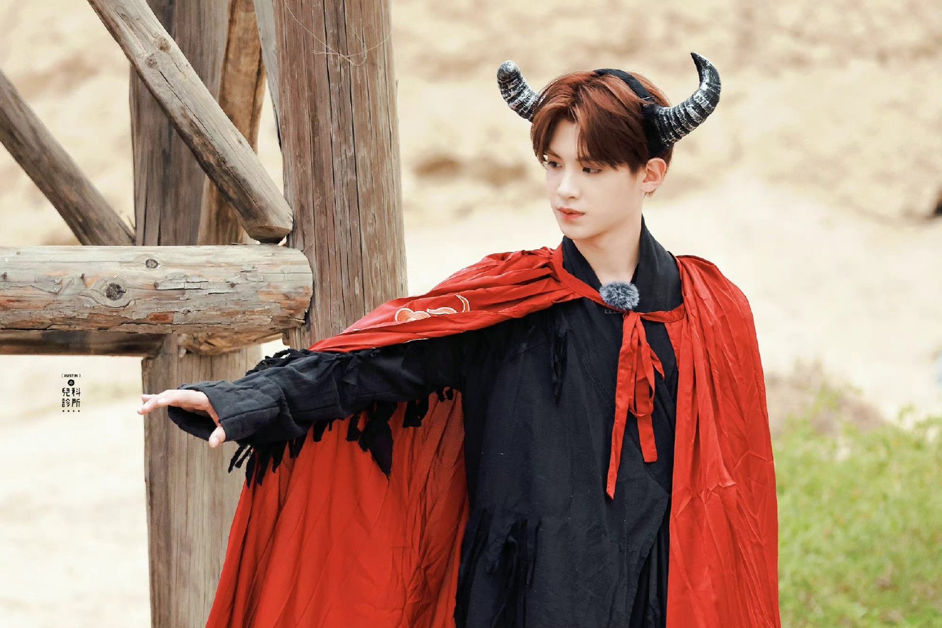 黄明昊cos牛魔王造型