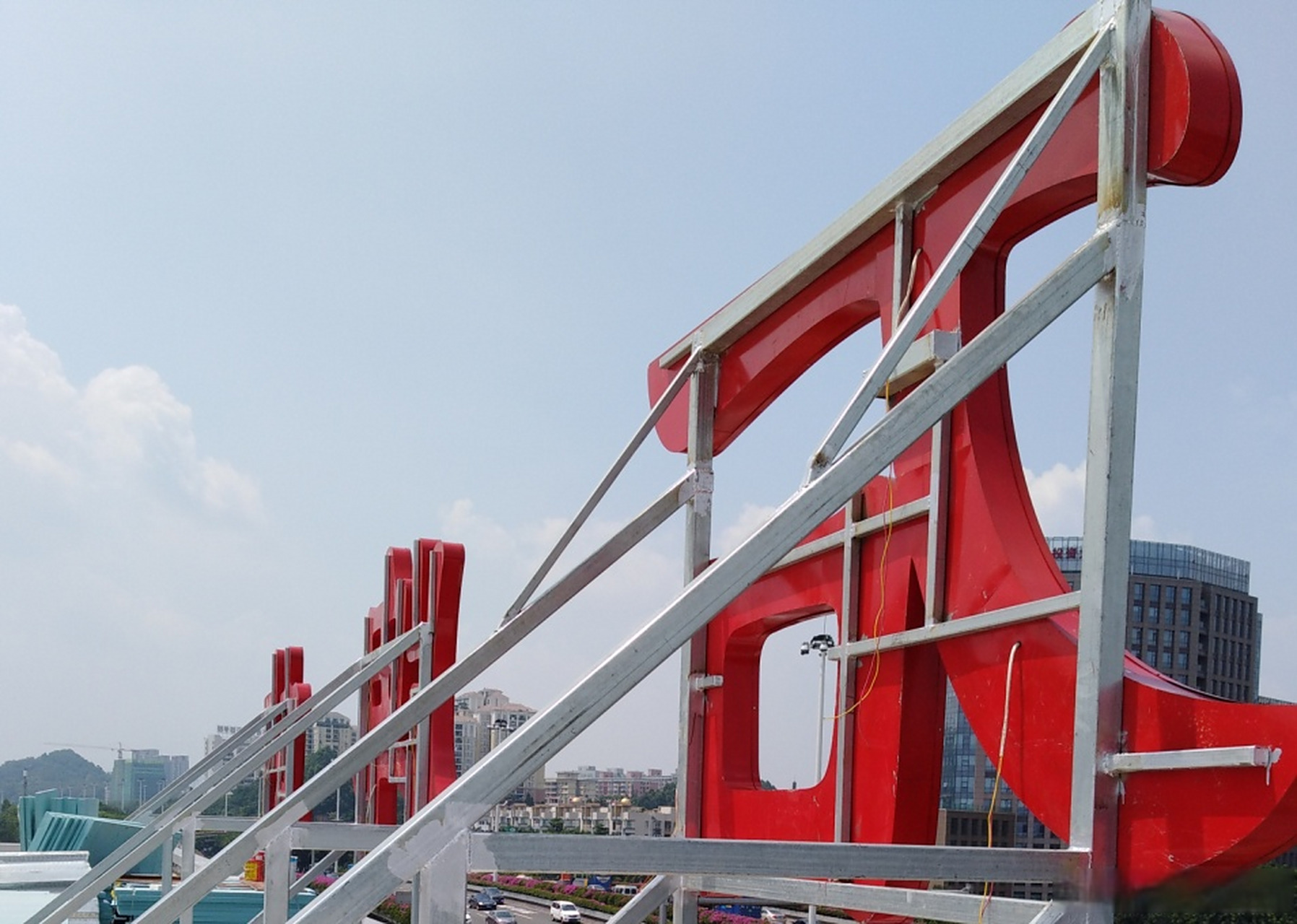 楼顶发光字制作需要找什么样的广告公司?