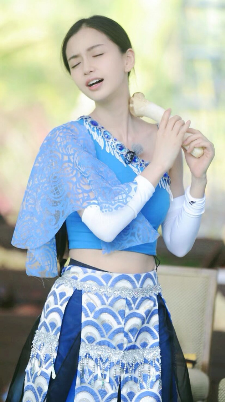 六公主真会拍杨颖手拿大jun子,一脸好满足的样子[色][色][色]  #六