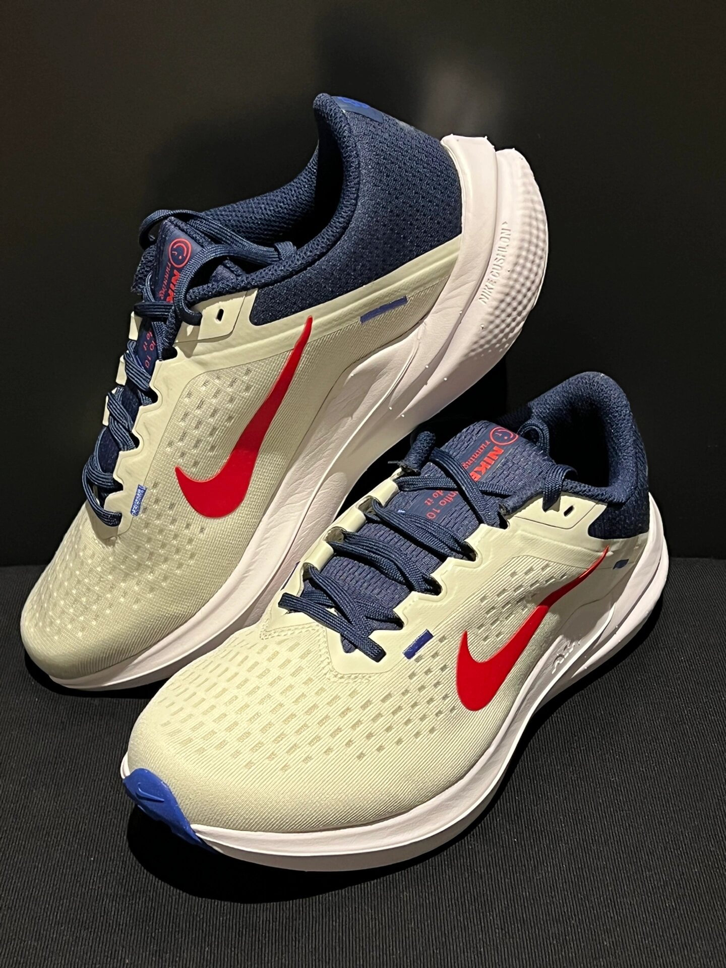 nikewinflo10男子公路跑步鞋 工程网眼鞋面轻盈透气.