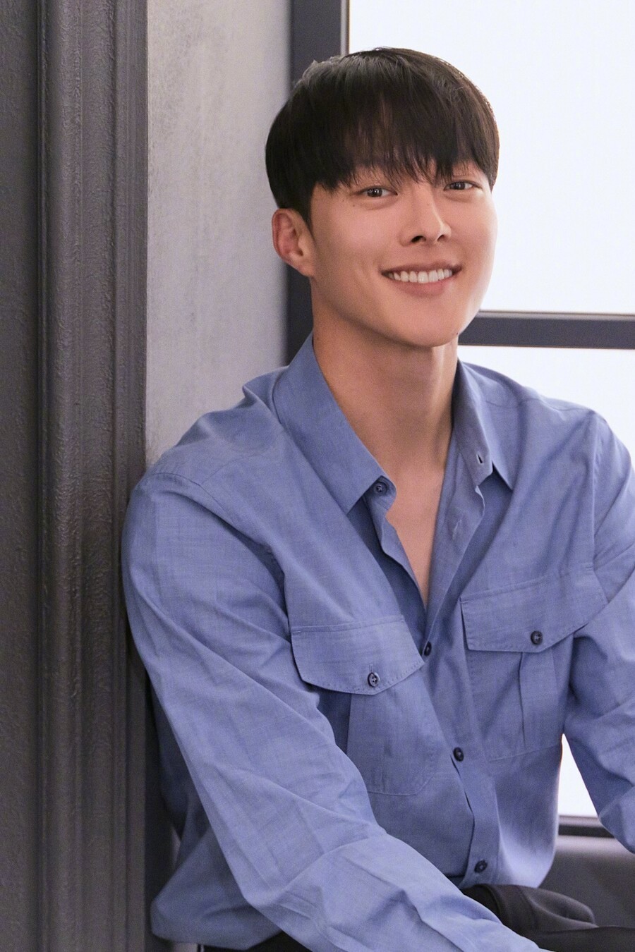 张基龙饰演爱上了有夫之妇高多林的组长孔智赫一角