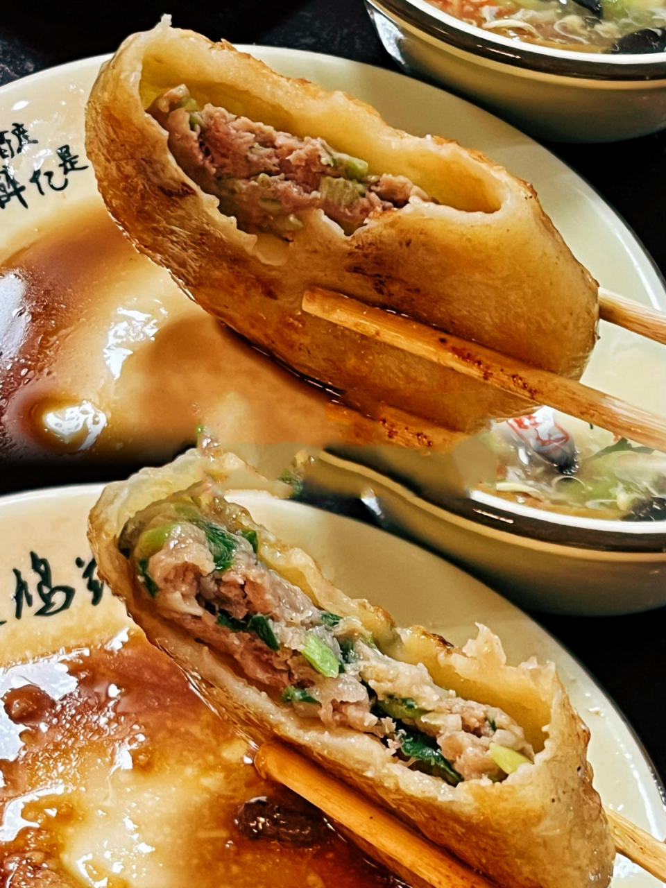 正经且正宗的海城馅饼:牛庄赵洪财馅饼店 提起辽宁海城,大部分吃货的