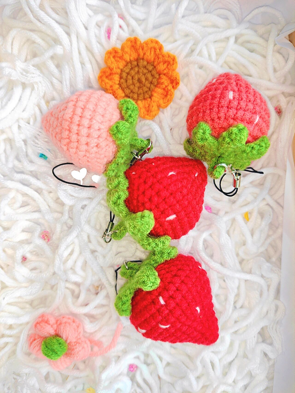 编织钩针钩织92草莓挂件(附图解) 冬日配草莓  材料:依棉 钩针:2.